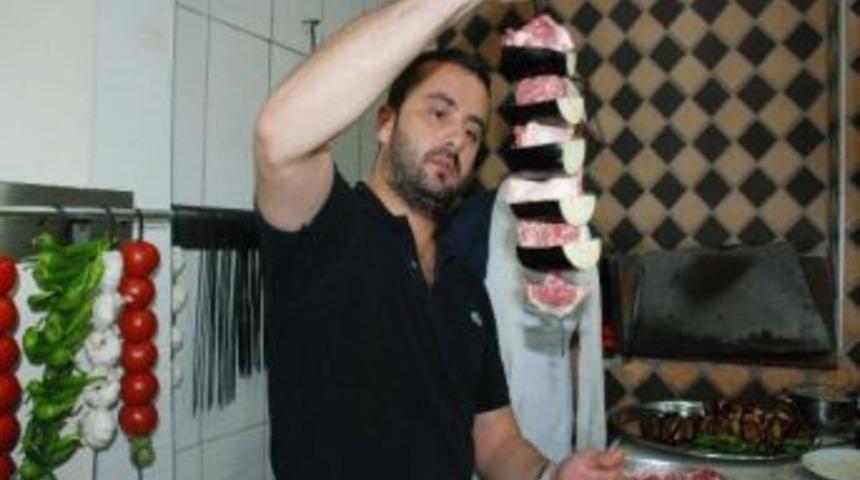 Onur Şan İle Kebap Ustası Arasında "tokat Kebabı" Polemiği
