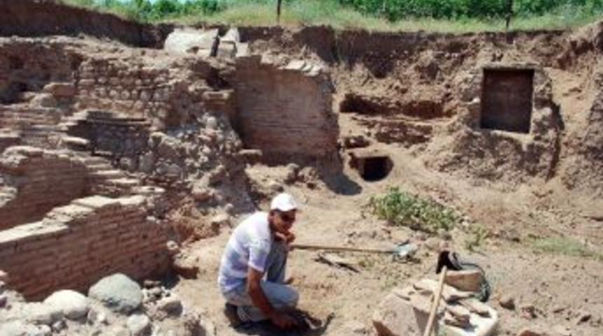 Alt Ge&ccedil;it &Ccedil;alışması Sırasında Roma D&ouml;nemine Ait Mezarlar &Ccedil;ıktı