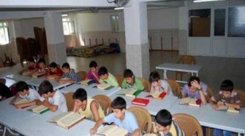 &Ouml;ğrenciler Kur&rsquo;an Kurslarına Akın Etti