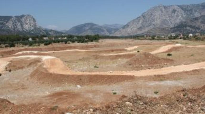 Döşemealtı’na Motokros Parkuru Inşa Ediliyor
