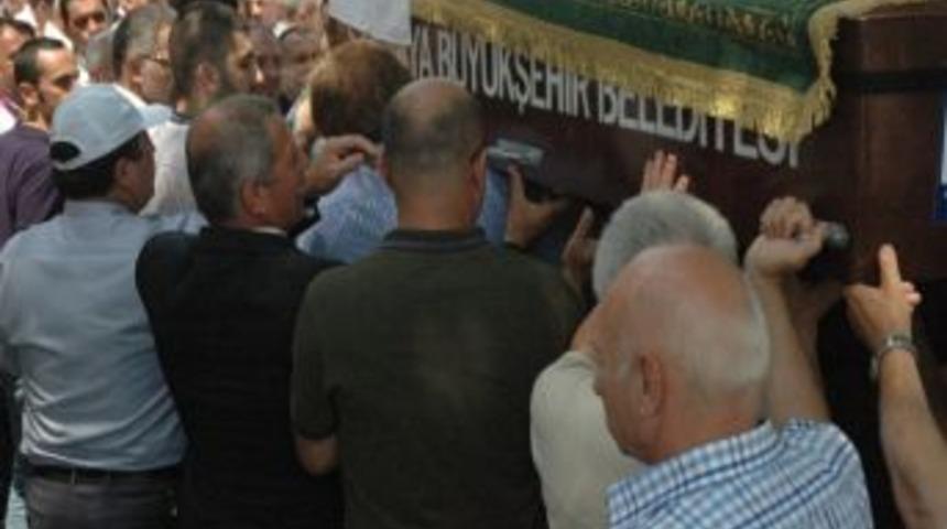 Enis Alag&ouml;z Toprağa Verildi