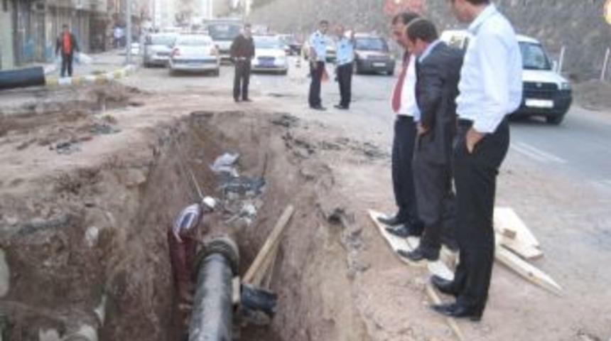 G&uuml;m&uuml;şhane Belediyesi 4 Ayda 3 Bin 500 Metre Boru D&ouml;şedi