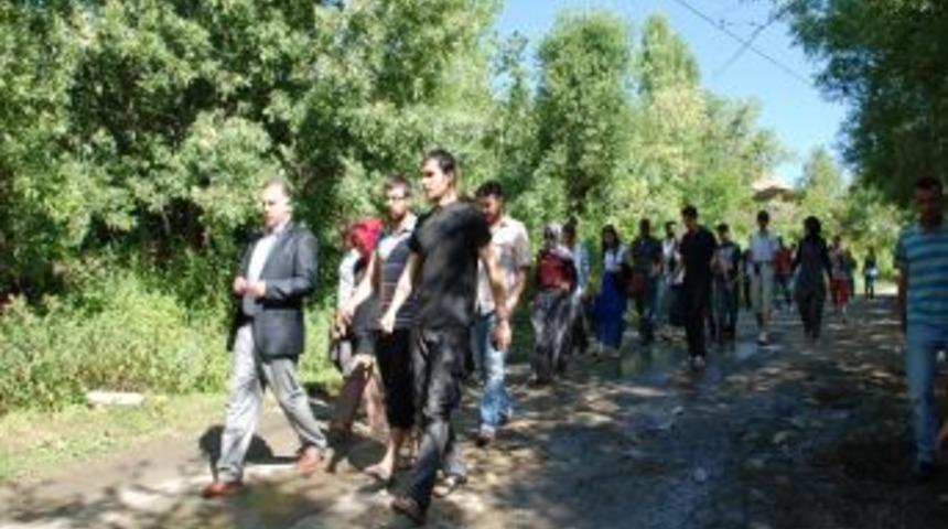 Sevgi K&ouml;pr&uuml;s&uuml; Platformu &Uuml;yesi &Ouml;ğrenciler Bitlis&rsquo;te