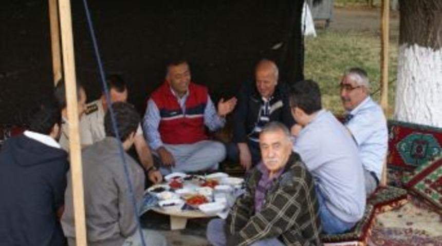 Y&ouml;r&uuml;k &Ccedil;adırında Kahvaltı