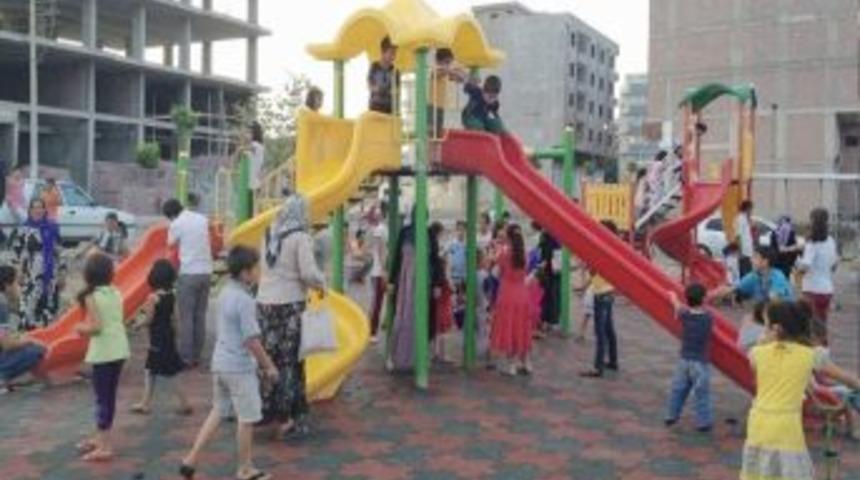 Sıcaklardan Bunalan Vatandaşlar Parklara Akın Etti