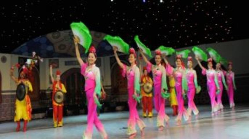 Farklı K&uuml;lt&uuml;rler Aynı Sahnede Buluşuyor