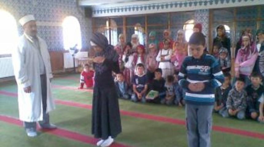 Alaca&rsquo;da Namazını Camide Kılan &Ccedil;ocuklara &Ouml;d&uuml;l
