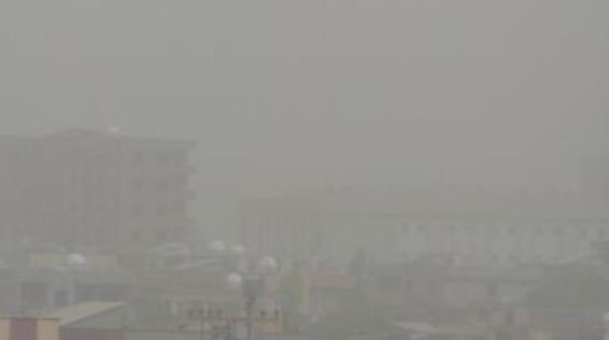 Toz Bulutu Silopi&rsquo;de Hayatı Olumsuz Etkiledi