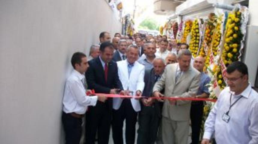 İzmir Valisi Vali Kıra&ccedil;, BESİAD'ın Yeni Hizmet Binasını A&ccedil;tı