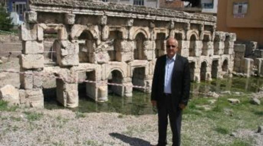 Sarıkaya'da Bulunan 3 Bin Yıllık Tarihi Roma Hamamı Turizme Kazandırılacak