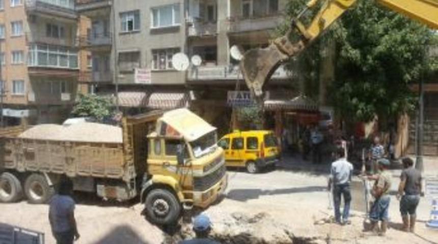 Bir Anlık Dalgınlık &Ccedil;ukura D&uuml;ş&uuml;r&uuml;yordu