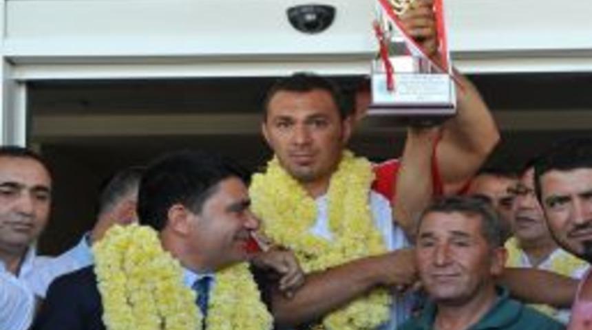 Başpehlivan Ali G&uuml;rb&uuml;z, Antalya'da Coşkuyla Karşılandı