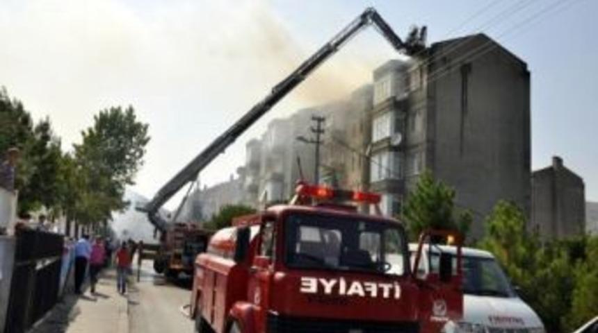 Balıkesir'de &Ccedil;atı Yangını