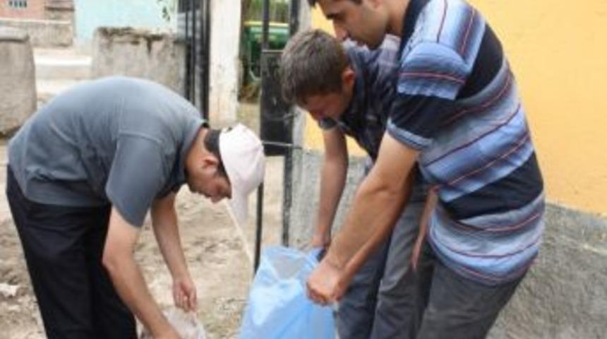 &Ccedil;ESDER'den Atıf Hoca'nın K&ouml;y&uuml;ne Yardım
