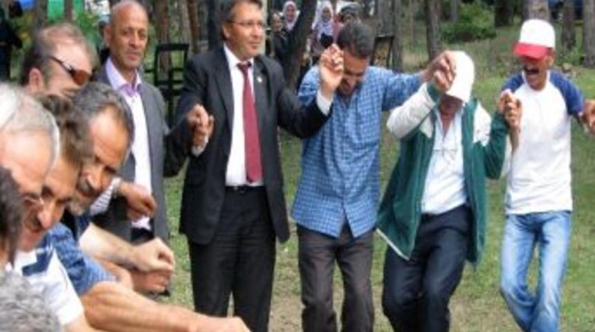 &Uuml;st&uuml;n G&uuml;m&uuml;şhane Temaslarını S&uuml;rd&uuml;r&uuml;yor