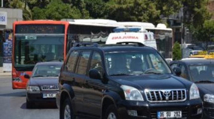Ambulans S&uuml;r&uuml;clerinin Yol Sıkıntısı