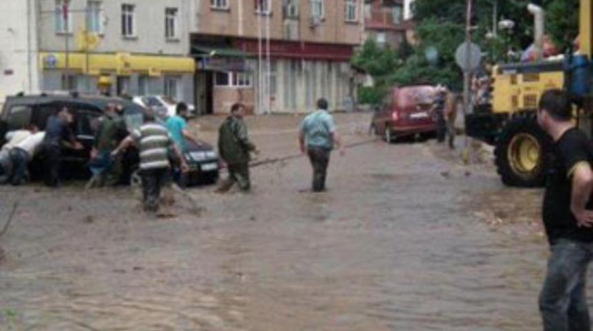 Samsun'u yine sel vurdu