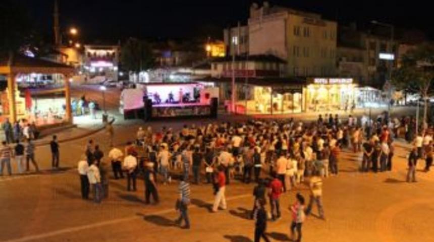 Avanos'ta m&uuml;zik ş&ouml;leni devam ediyor