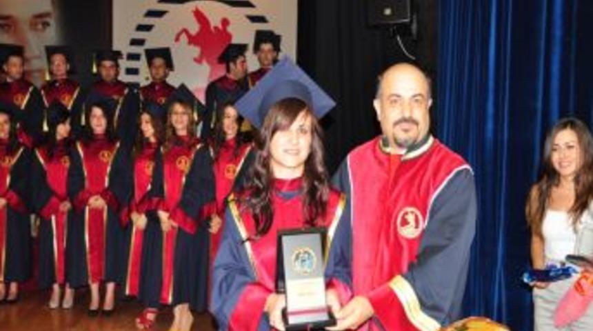 OM&Uuml; Diş Hekimliği Fak&uuml;ltesi 38 Mezununu Uğurladı