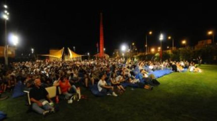 B&uuml;y&uuml;kşehir&rsquo;in A&ccedil;ık Havada Sinema G&ouml;sterimleri Başladı