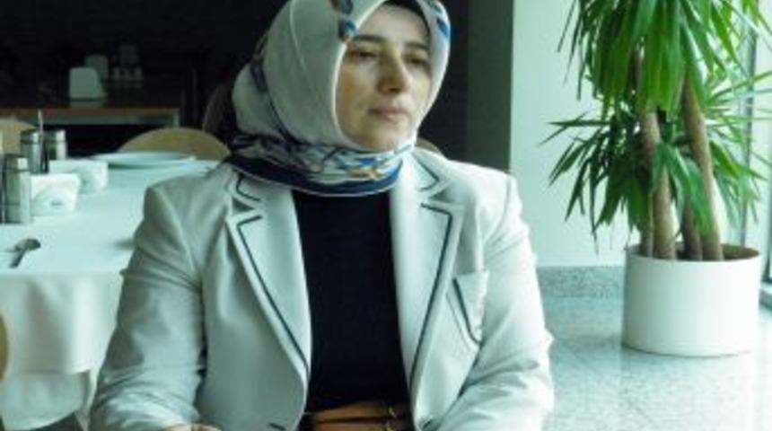 Topal: Kadınlar, Sorunlarına &Ccedil;&ouml;z&uuml;m Bulmak I&ccedil;in Siyaset Yapsın