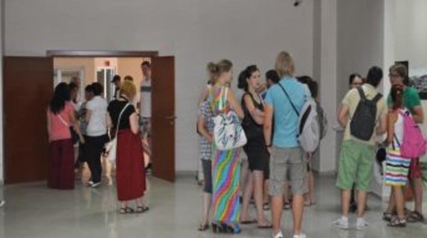 Avrupalı Turistler Batman'da 'Hasankeyf 1911' Sergisini Gezdi