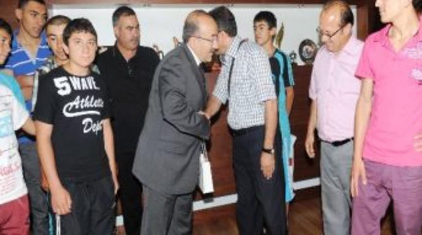 Başkan G&uuml;mr&uuml;k&ccedil;&uuml;oğlu&rsquo;nun Tokatlı Misafirleri
