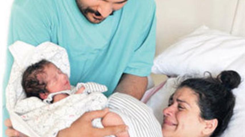 Doğumu kameraya &ccedil;eken baba şoke oldu