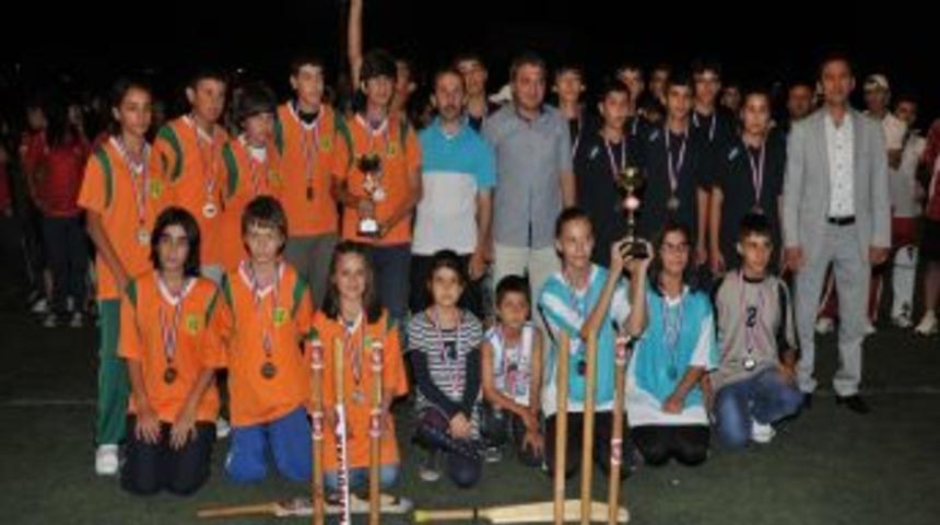 Kriket Turnuvası'nda Şampiyon Keçiören Bağlum Spor Oldu