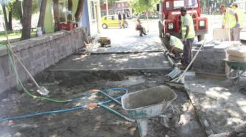 Kaldırım Kaplama &Ccedil;alışmaları Devam Ediyor