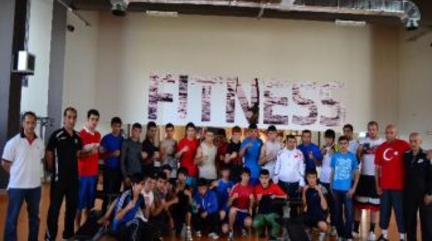 Gen&ccedil; Boks&ouml;rler Erzurum&rsquo;da G&uuml;&ccedil; Depoluyor