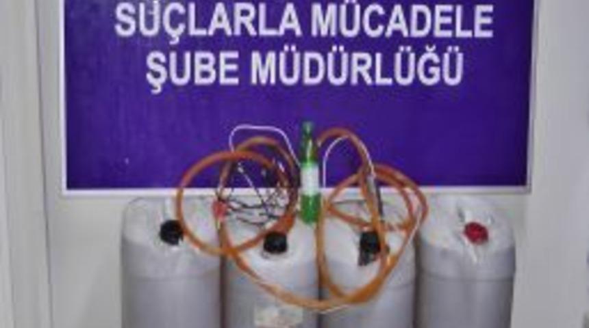 Otomobilin 'yakıt Deposu'ndan 90 Litre Ka&ccedil;ak Rakı &Ccedil;ıktı