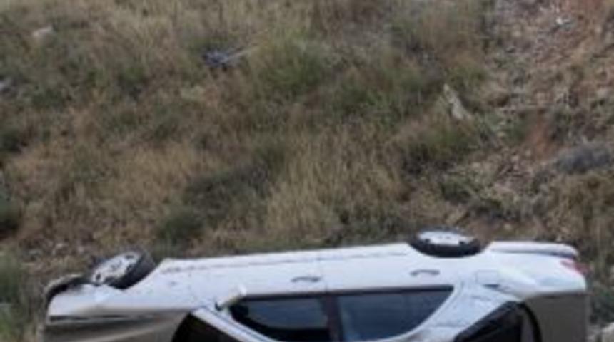 Şarampole U&ccedil;an Ara&ccedil;taki S&uuml;r&uuml;c&uuml;, Kazayı Burnu Bile Kanamadan Atlattı