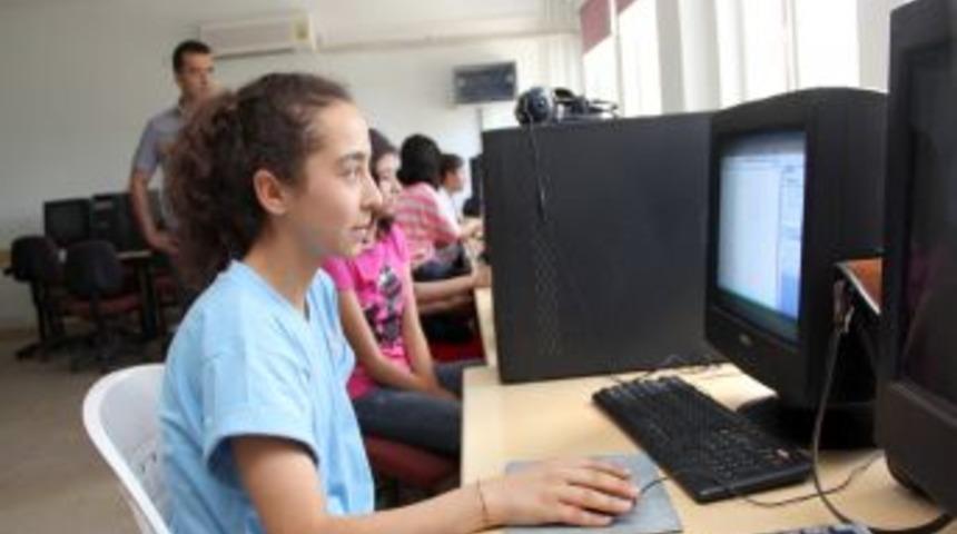 D&ouml;şemealtı&rsquo;nda 50 &Ouml;ğrenci Bilgisayar Kursuna Kayıt Yaptırdı