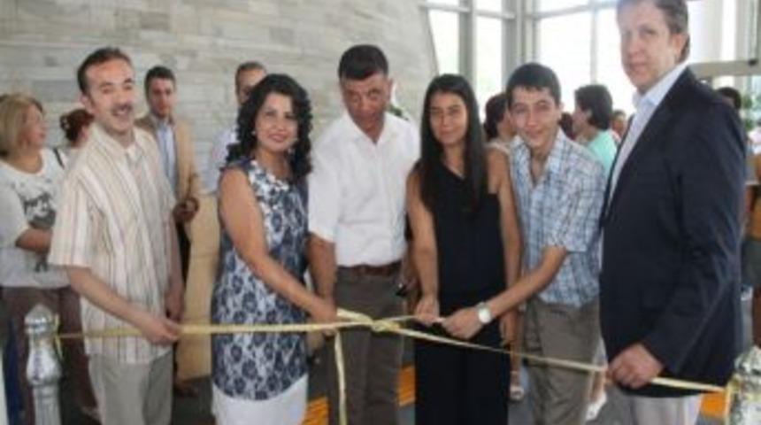 &Ouml;ğretmen Hatice G&uuml;rtaş İlk Kişisel Sergisi İle Akhisar&rsquo;a Veda Etti