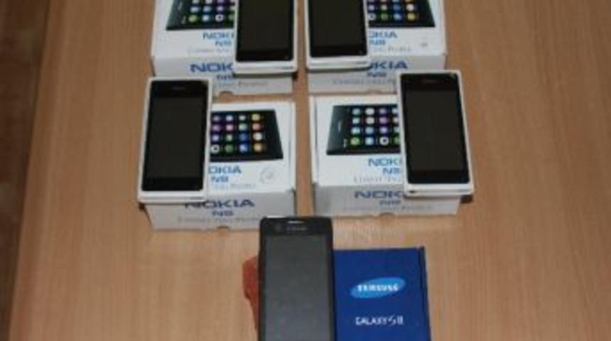 Polıs G&uuml;mr&uuml;k Ka&ccedil;ağı Cep Telefonu Ele Ge&ccedil;irdi