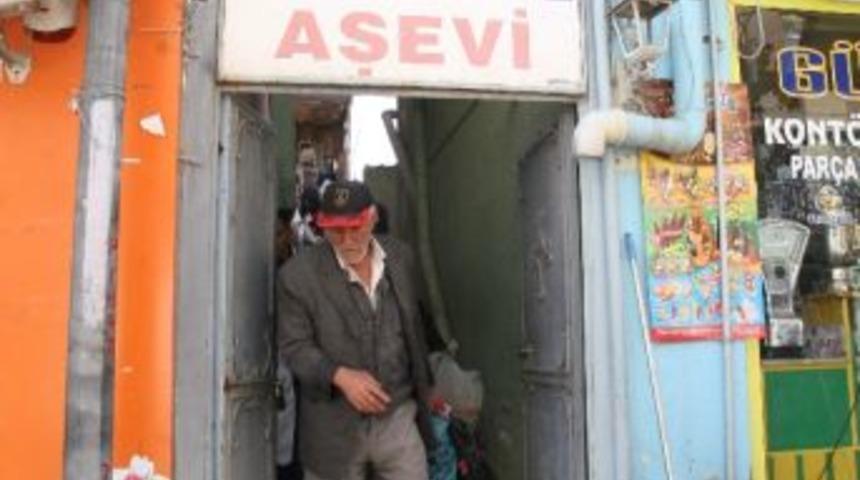 Yozgat Belediye Aşevi G&uuml;nl&uuml;k 2 Bin Kişiye Yemek Dağıtıyor