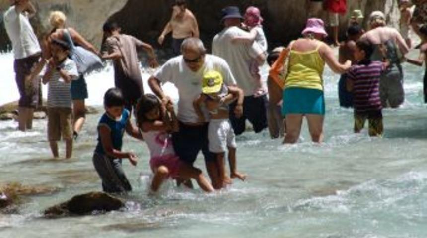 Doğal Klima Saklıkent'i &Uuml;&ccedil; Ayda 100 Bin Kişi Ziyaret Etti