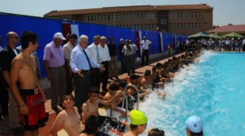 Akkapı'ya y&uuml;zme havuzu