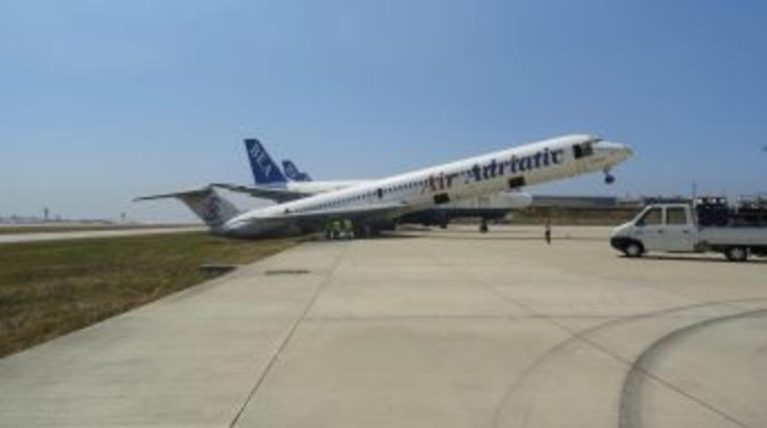 U&ccedil;ak Şaha Kalktı