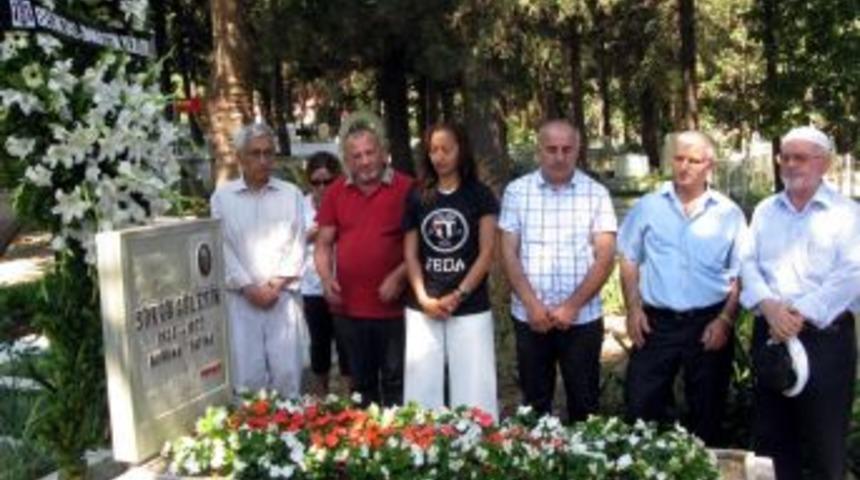 Ş&uuml;kr&uuml; Gelesin, Kabri Başında Anıldı