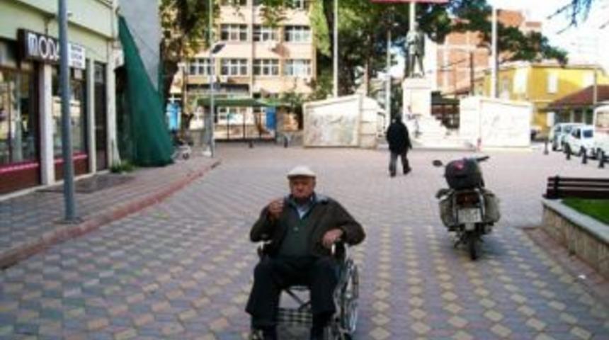 Havran'da Yaşlı Adamı Tekerlekli Sandalye &Ccedil;ocuk Gibi Sevindirdi