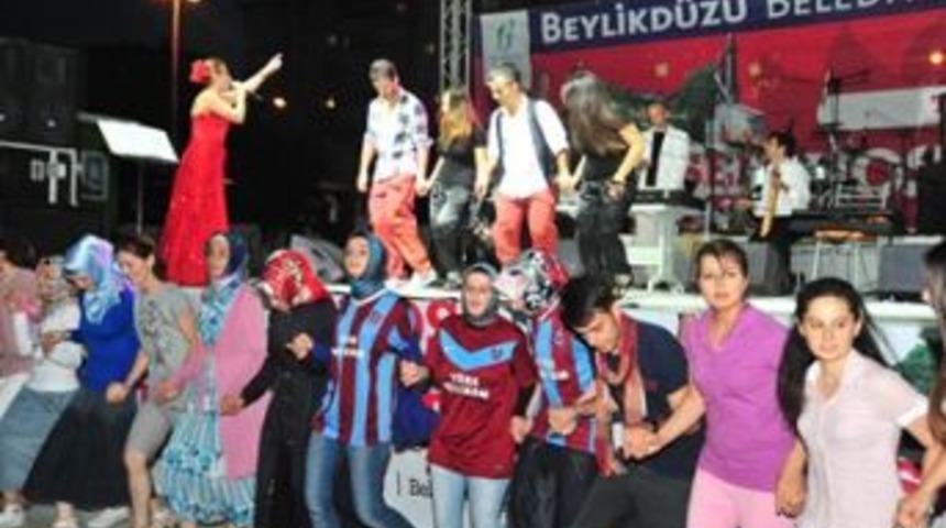 &ldquo;Bize her yer Trabzon&rdquo; sesleri yankılandı