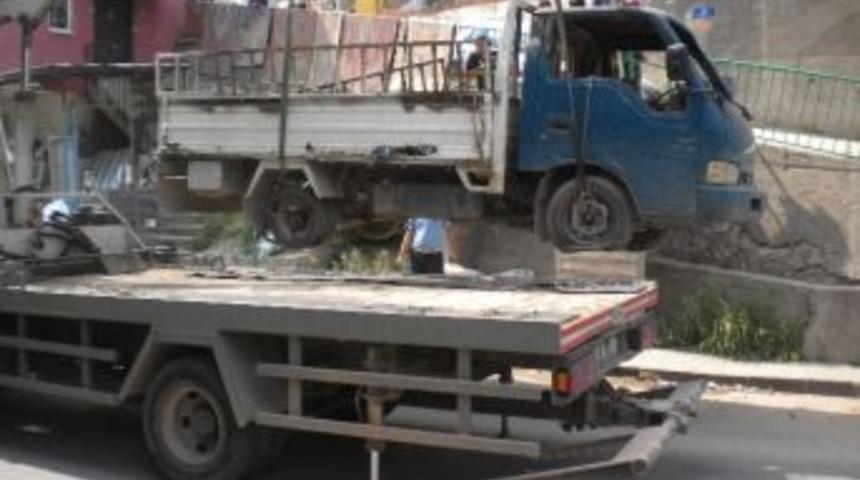 İzmit&rsquo;te Hurda Ara&ccedil;lar Toplanıyor