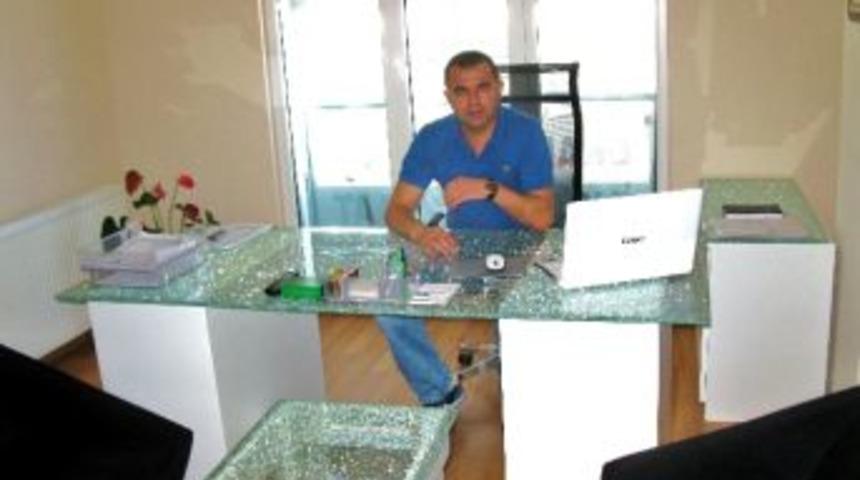 İşadamı Barış Tanrıverdi&rsquo;den Ardahan Spor Kul&uuml;b&uuml;ne Malzeme Desteği