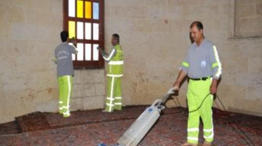 Şahinbey&rsquo;de Camiler D&uuml;zenli Bir Şekilde Temizleniyor