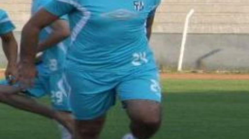 Kaleci Ayhan Kamptan Ayrıldı