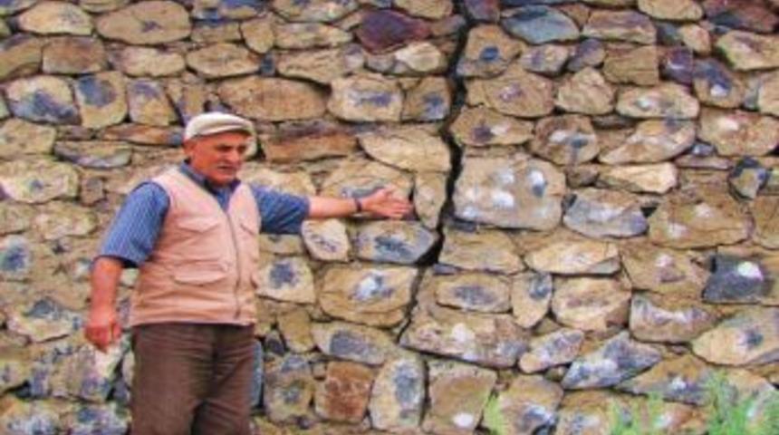 Yağmurlar Yağıyor Evler &Ccedil;&ouml;k&uuml;yor