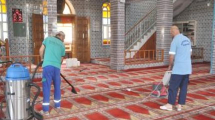 Kartepe&rsquo;de Camilere Ramazan &Ouml;ncesi Bakım