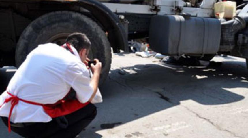 Beton mikserinin altında kaldı